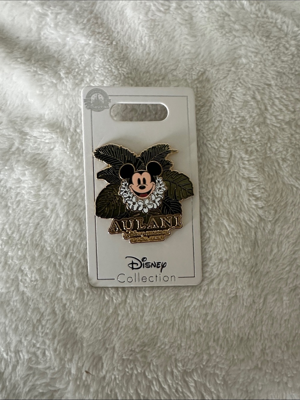 Disney Aulani Mickey Mouse Pin NWT
